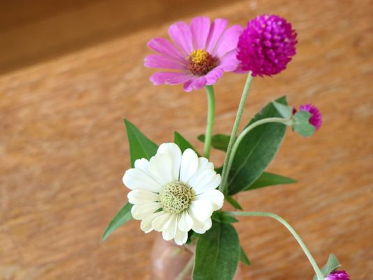 カラフルな生花装飾