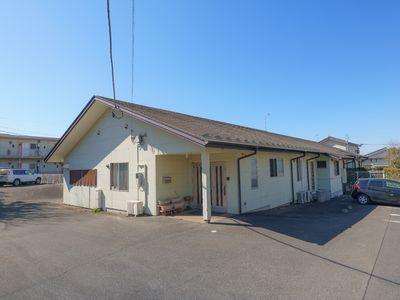 平屋建ての建物外観