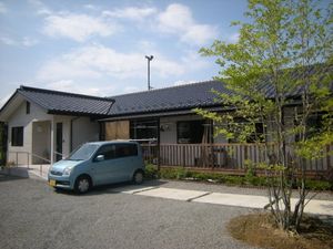 広々とした明るい外観