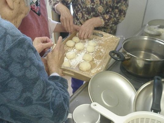 料理活動をする手元
