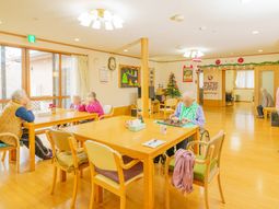 明るいダイニングの様子