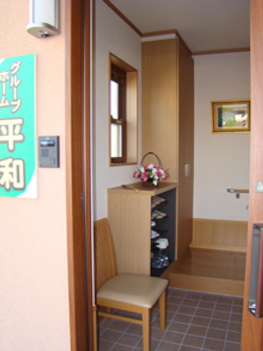 入口に備え付けの椅子