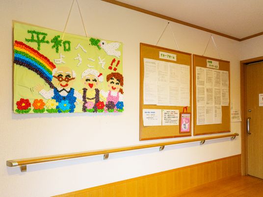 壁掛けアートと掲示板