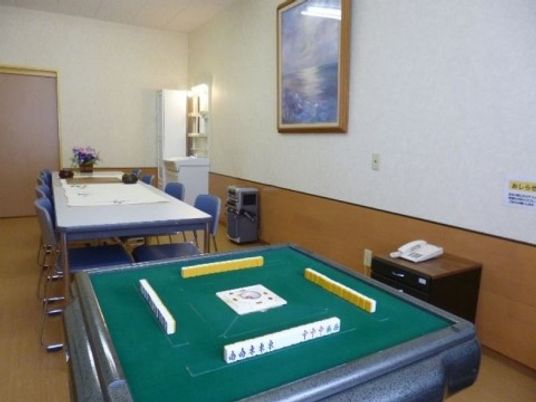多目的室の麻雀テーブル