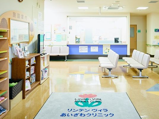明るい受付ロビー  