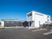 明るい外観の建物  