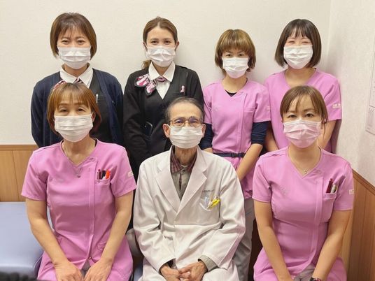 スタッフ集合の記念撮影  