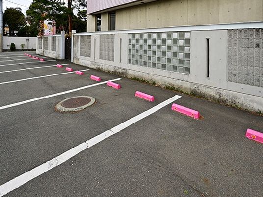 駐車場の壁面  