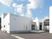 白い外観の医療建物  