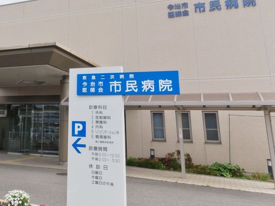病院の正面出入口  