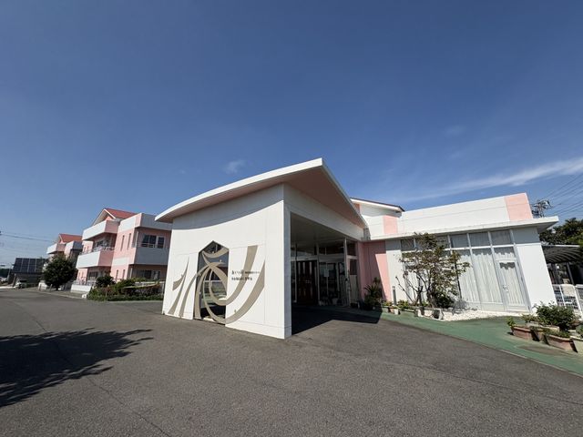 広々とした建物の外観