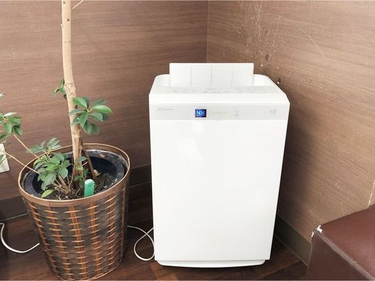 空気清浄機のある廊下  