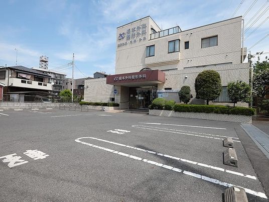 建物前の駐車場  