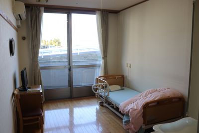 シンプルで落ち着いた居室
