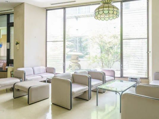 明るいラウンジ  