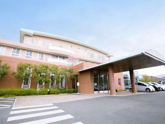 病院風の建物外観  