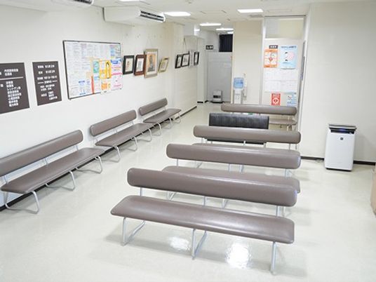 廊下の待合ベンチ  