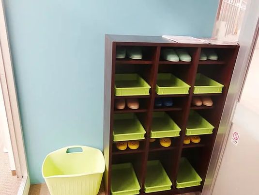 靴箱のある廊下  