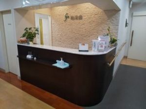 受付カウンターのあるロビー  