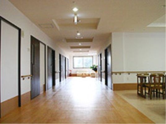 清潔感のある広々廊下
