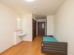 明るい居室の様子