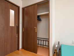 整理された居室のクローゼット