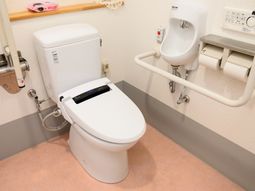バリアフリーの洋式トイレ
