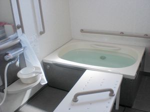 使いやすい浴槽の浴室  