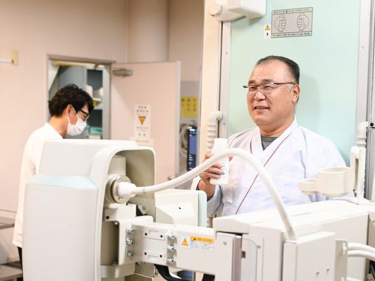 機能訓練中の職員  