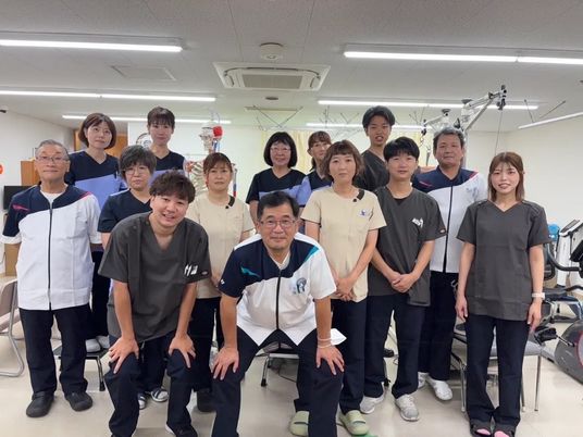 訓練室のスタッフ集合  