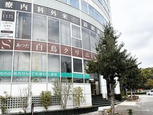 曲線の建物の外観