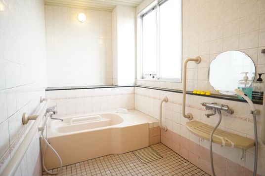 手すり付き浴室