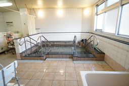 手すり付き浴室