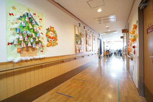 飾り付けされた廊下