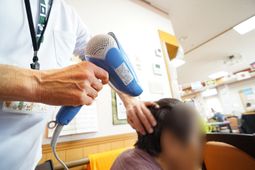 スタッフがケアを実施