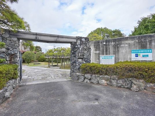 石造りの門の外観  