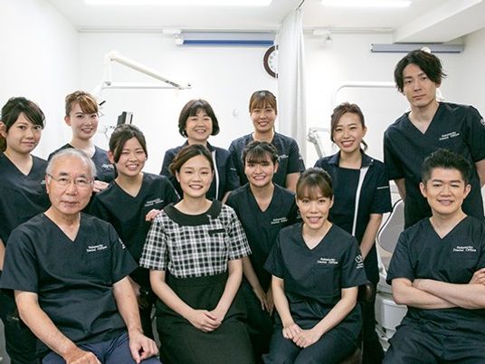 スタッフ集合の理美容室  