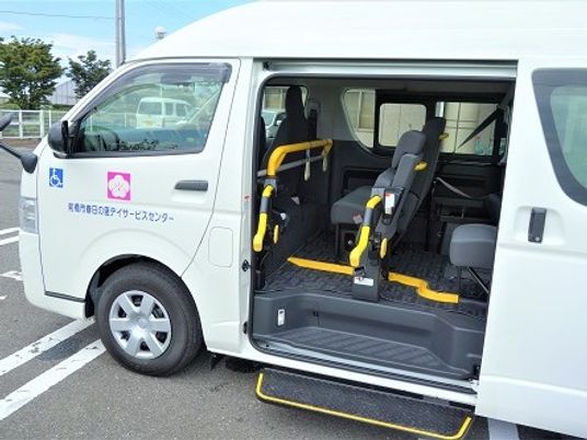 送迎車の側面  