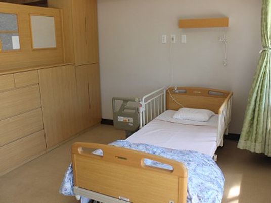 居室のベッドと収納