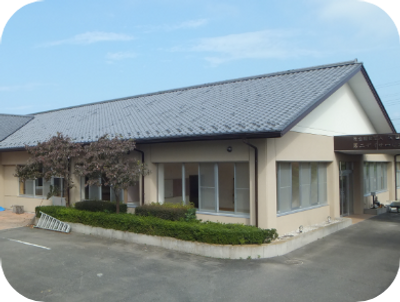 広々とした外観