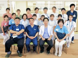 スタッフ集合の室内  