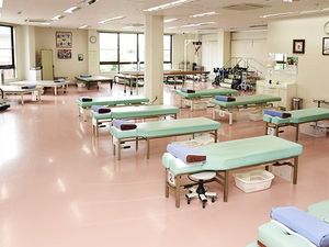 機能訓練室のベッド  