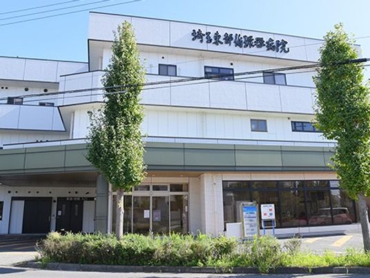 明るい建物外観  