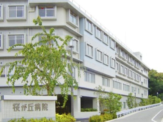 外観と看板が見える建物  
