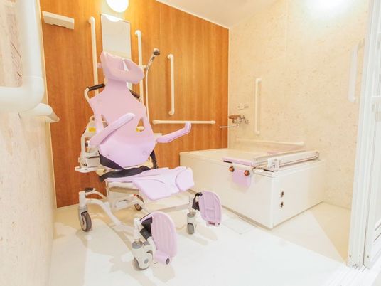 機能浴室の介助椅子