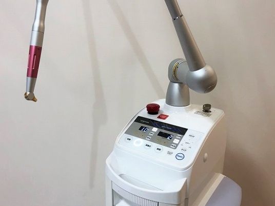 理美容機器のある室内  