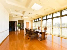 明るい木目調のダイニング