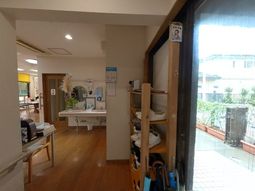 廊下と洗面台の様子