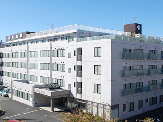病院風の建物外観  