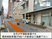 施設外観と駐車場の案内  